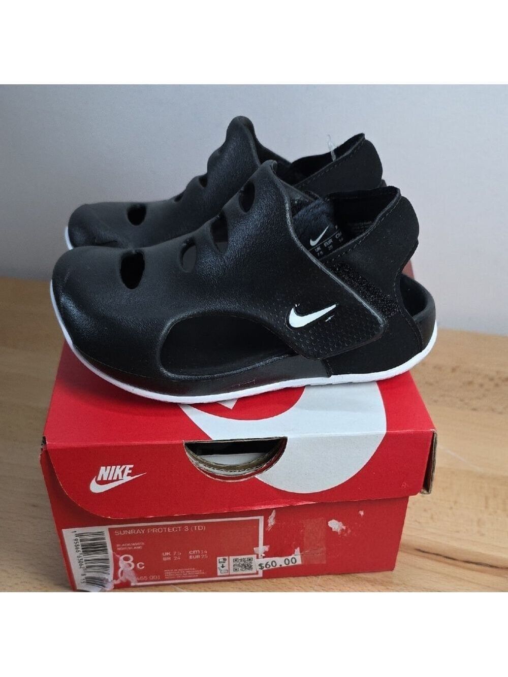 Nike Black Sandals with Sleek Design